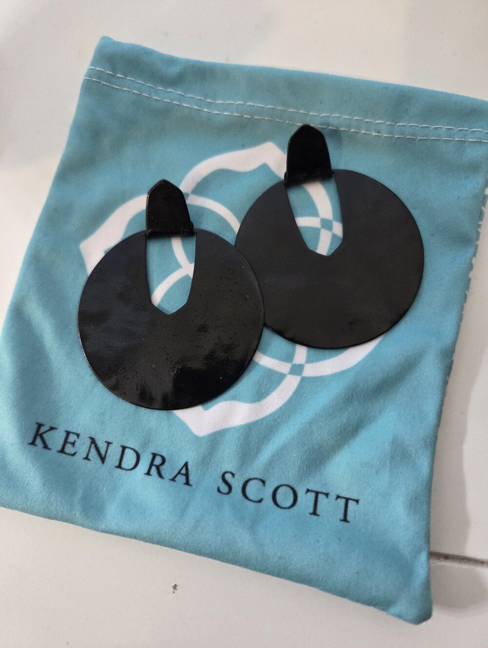 Kendra Scott Black Round Drop Earrings —  Disc Style